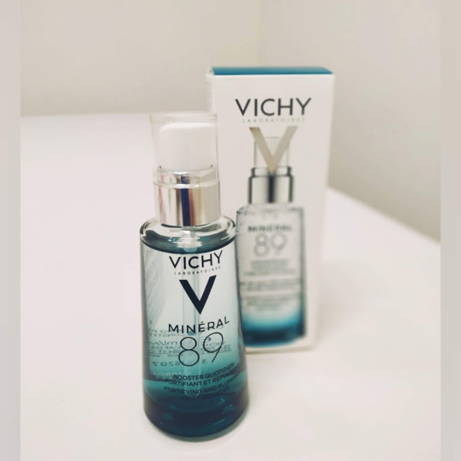 Sérum facial Vichy Mineral 89 em embalagem de vidro