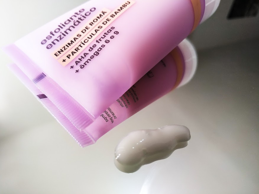 Embalagem do Esfoliante Enzimático e sua textura cremosa