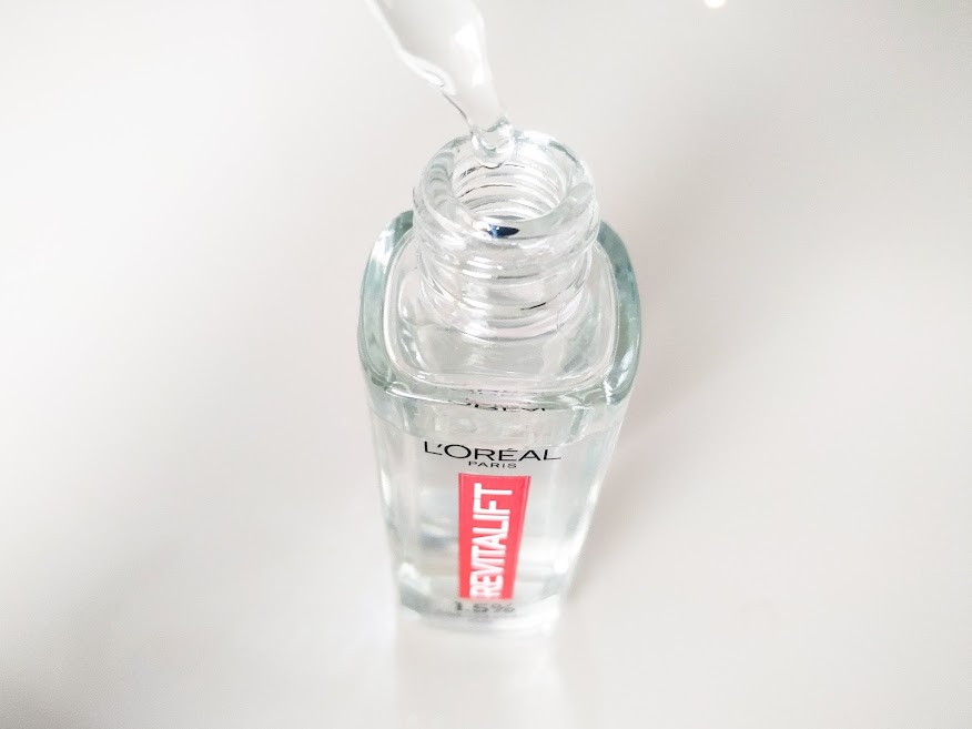 Textura aquosa do sérum Revitalift